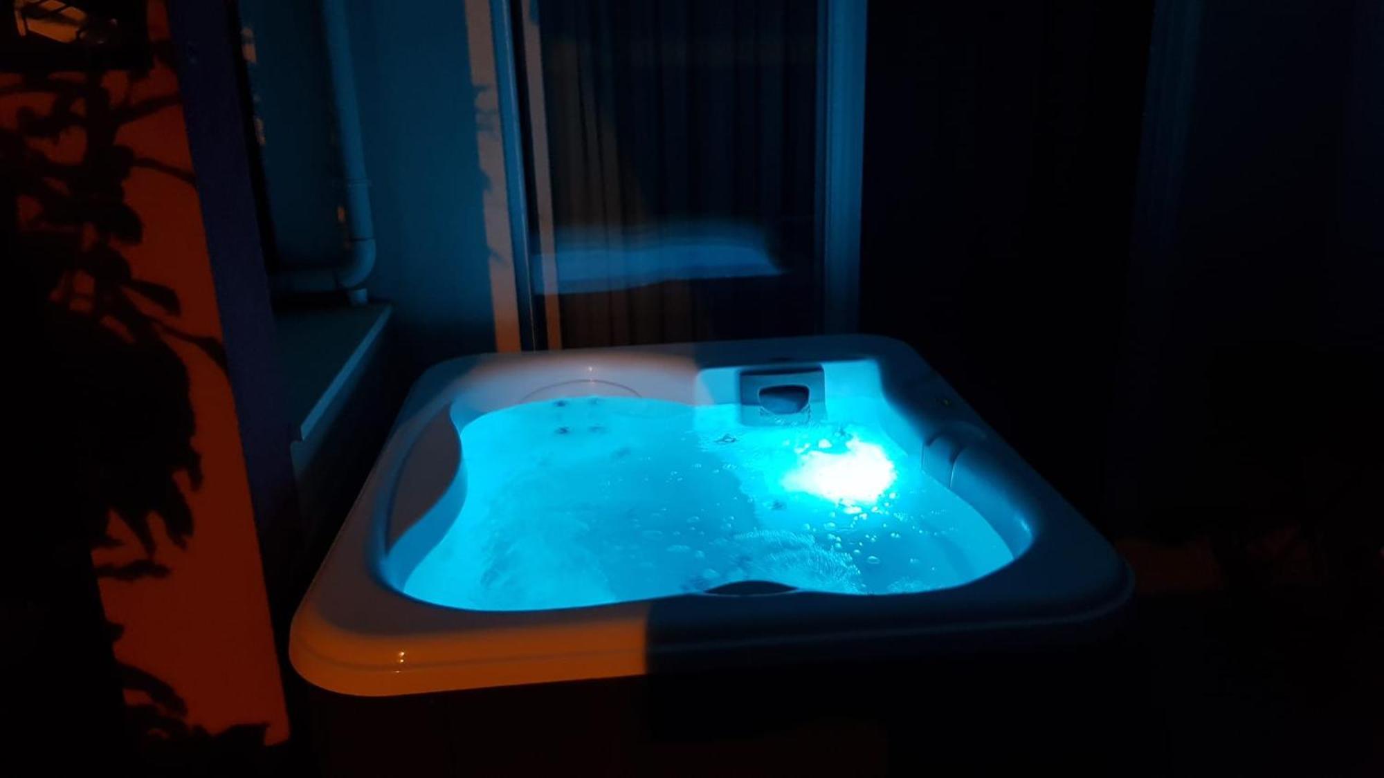 Salvia Apartment With Private Jacuzzi Split Exterior photo