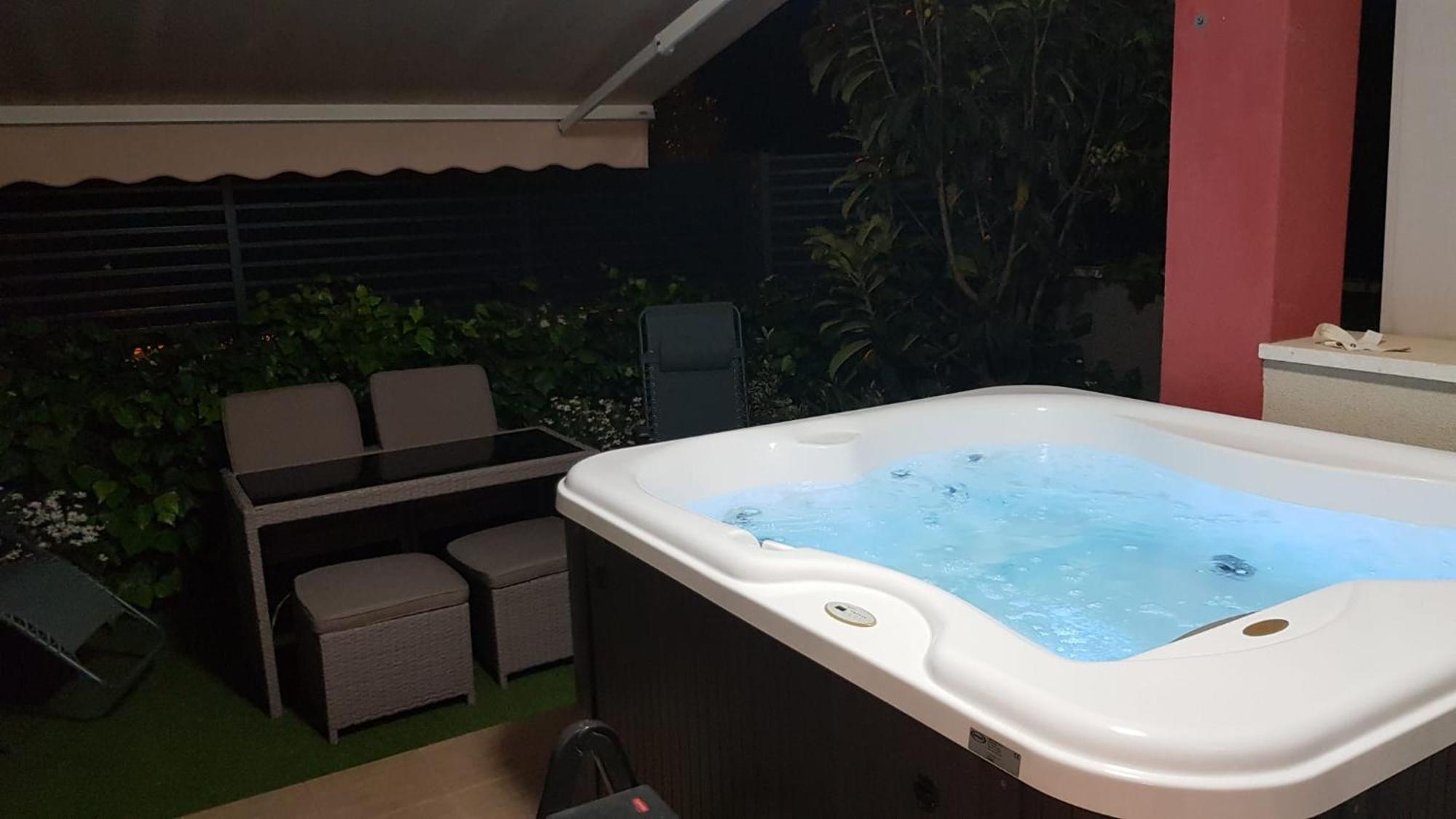 Salvia Apartment With Private Jacuzzi Split Exterior photo